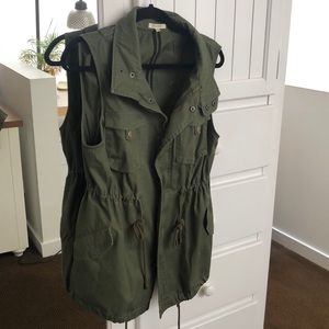 Pleione Army Green Vest